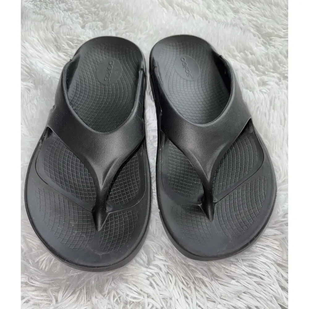Oofos Black W11 M9 Classic Recovery Flip Flops. Fantastic Pair. Comfortable